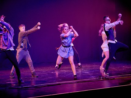 iya dance