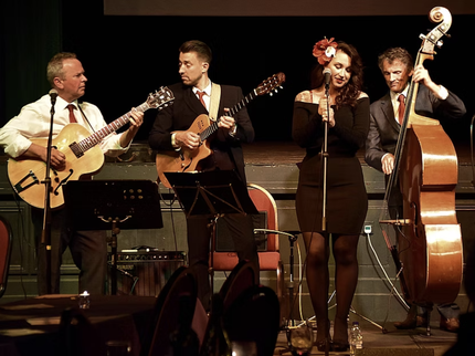 photograph of jazz quartet of Pat McCarthy & Shannon Reilly performing