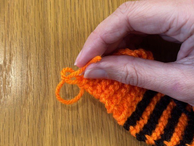 Pulling the yarn tail through the last stitch
