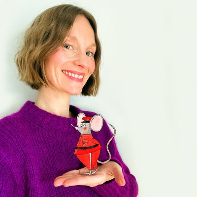 Photo of illustrator Claire Powell