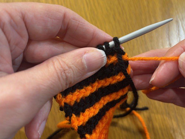 Knitting with two colours