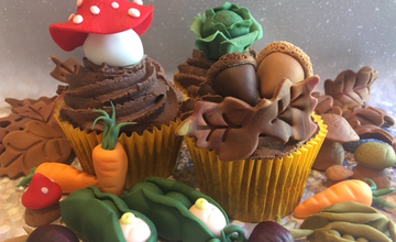 Cupcake Decoration. Sam Evans