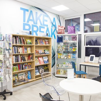 Take a break area in Beeston Library showing cafe tables and book shelves