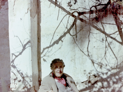Agatha Christie relaxing during a sightseeing tour, Tajoura, Libya, 1955. © The Christie Archive Trust
