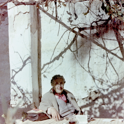Agatha Christie relaxing during a sightseeing tour, Tajoura, Libya, 1955. © The Christie Archive Trust