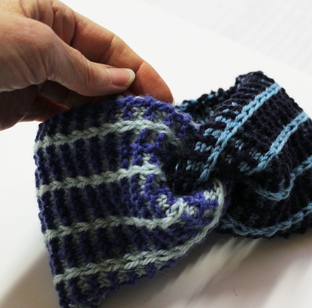 an easy to make hand knitted headband to wear on your head