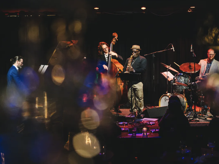 jazz quartet Sharp Little bones performing