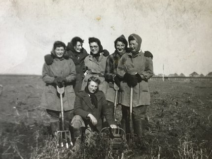 land girls VE day