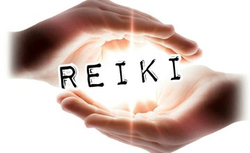 Hands cupped around the word Reiki