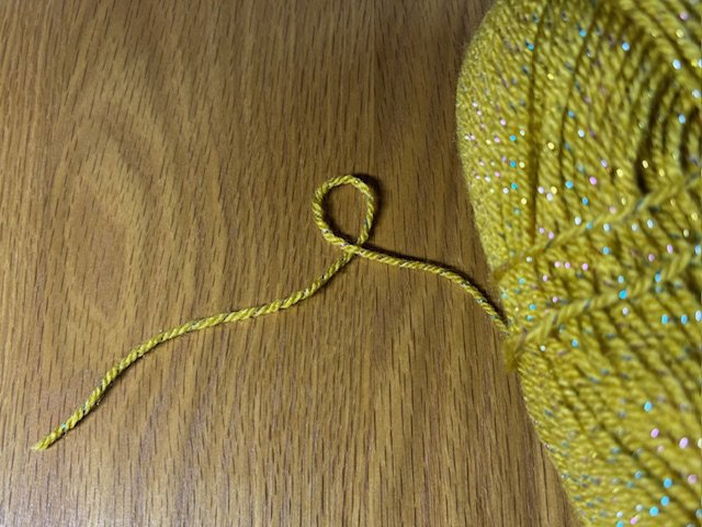 Photo of a ball of wool - the loose end has been laid out with a loop