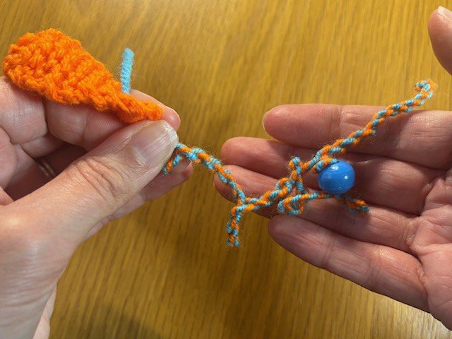 A tangled twisty string