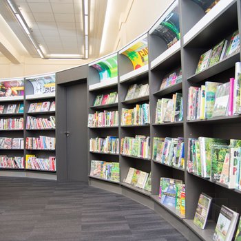 West Bridgford Library bookshelves