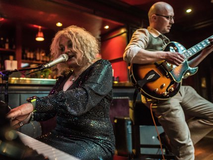 Wendy and Pat at Ronnies crop1.jpg